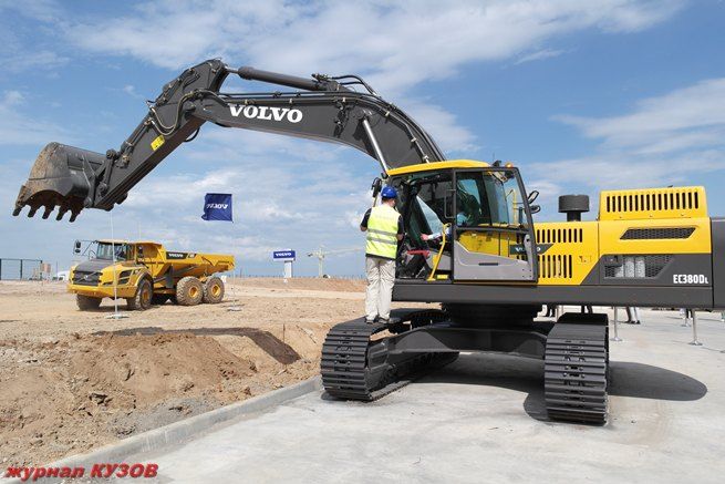 Volvo открывает новый завод 11.JPG